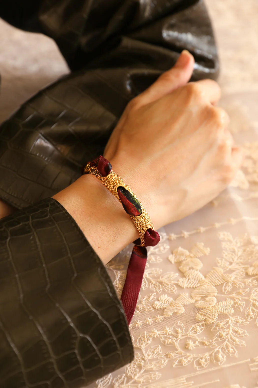 Crocodiles Bordeaux 酒紅鱷紋 1cm真絲絲帶