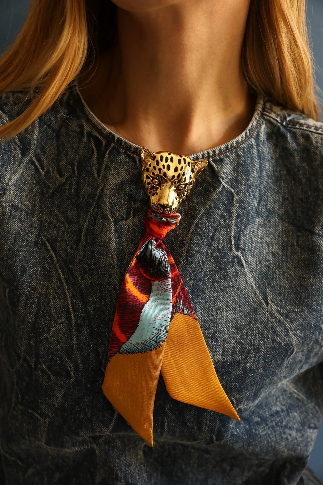 Broche Léopard émaillée 金色琺瑯獵豹胸針