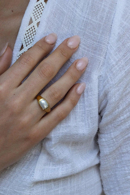 Lustrae Pearl Ring
